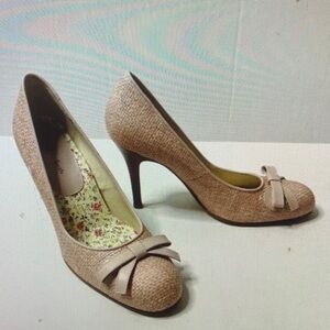 Elegant Tan Bow Heels